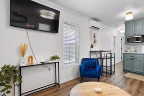 Interior - Downtown Cottage with Golf Cart (Ocean Springs)