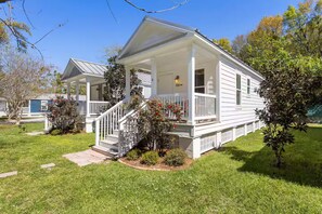 Exterior - Downtown Cottage with Golf Cart (Ocean Springs)
