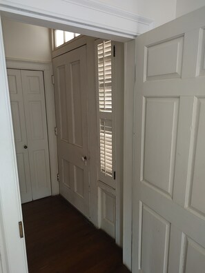 Unclassified image, 5 of 9, button - Edwards bedroom double bed (Washington)