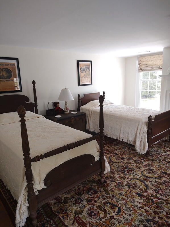 Unclassified image, 1 of 6, button - 2 twin bedroom shared bathroom (Washington)