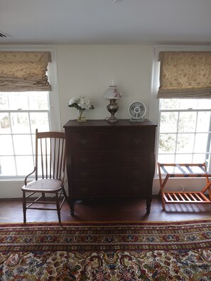 Unclassified image, 4 of 6, button - 2 twin bedroom shared bathroom (Washington)