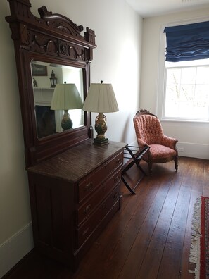 Unclassified image, 5 of 6, button - Barnett double bedroom (Washington)