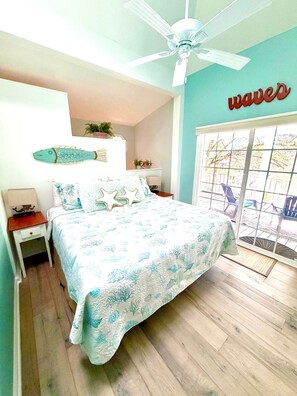 3 bedrooms, desk, iron/ironing board, travel cot - Vitamin Sea Escape, Stylish 3 bdrm, 3 bath, walk to beach, p (North Myrtle Beach)