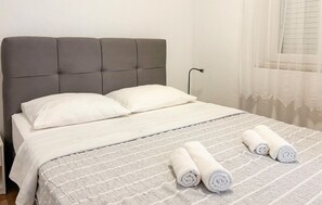 2 bedrooms, free WiFi - Amazing apartment in Lukovo Sugarje with WiFi (Lukovo Sugarje)