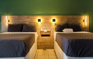 Desk, laptop workspace, blackout curtains, iron/ironing board - Hotel Vista Al Sol (Nacozari de García)