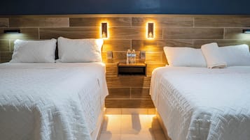 Comfort-dobbeltværelse | Skrivebord, arbejdsområde til bærbare computere, mørklægningsgardiner