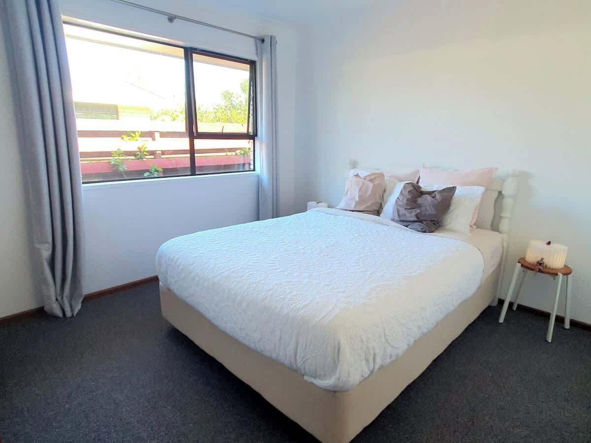2 bedrooms, travel cot, WiFi, bed sheets