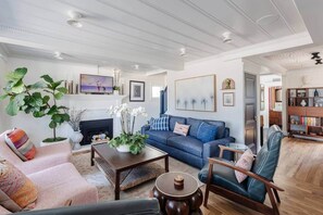 TV, fireplace, stereo - Oceanfront 5 Bedroom Designer-Renovated w/ Parking (Hermosa Beach)
