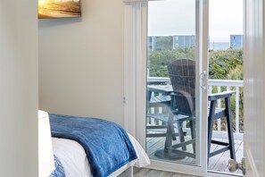 3 bedrooms, iron/ironing board, travel cot, free WiFi - New Home | Hot Tub | Fire Pit (North Topsail Beach)
