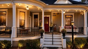 Exterior detail - Doc Holliday Western Bungalow Walk to Downtown (Denison)
