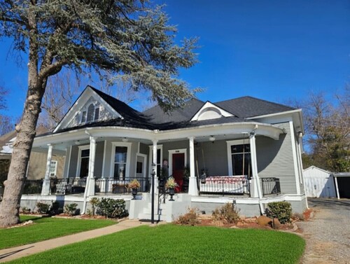 Doc's Holliday Inn, Western Vibe, Short walk Downtown.