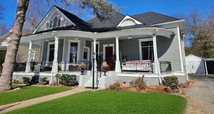 Doc's Holliday Inn, Western Vibe, Short walk Downtown.