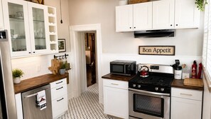 Coffee/tea maker, fridge, microwave, oven
