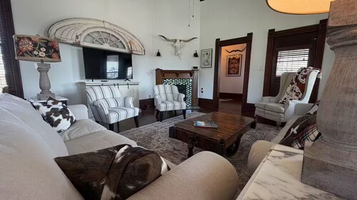 Doc's Holliday Inn, Western Vibe, Short walk Downtown.