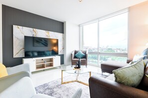 Suite, vistas a la ciudad | Zona de estar