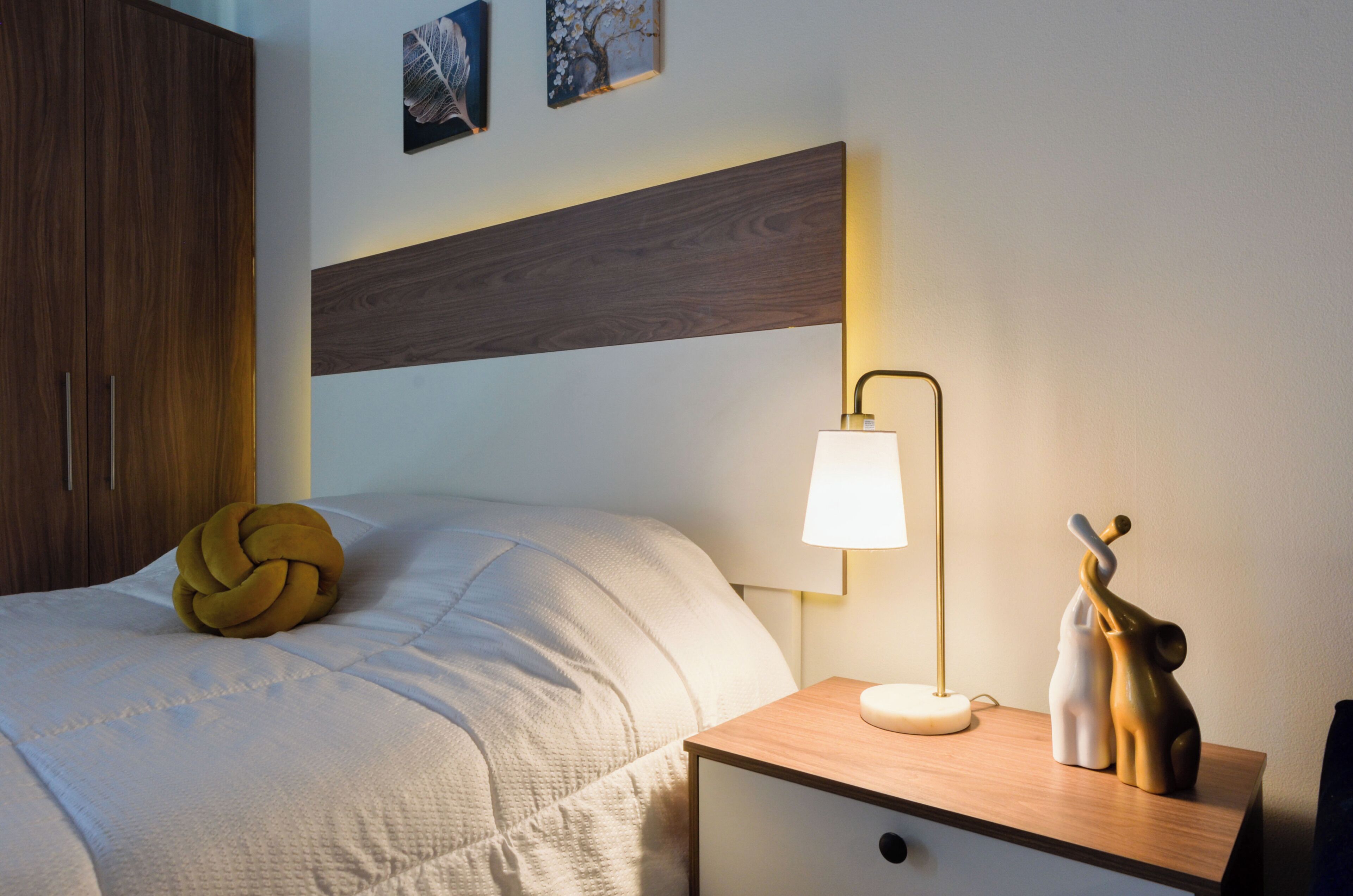 Business Studio, City View | Living area