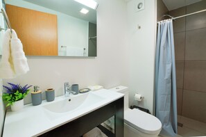 Studio, City View | Bathroom - Vitant Santa Lucía (Monterrey)