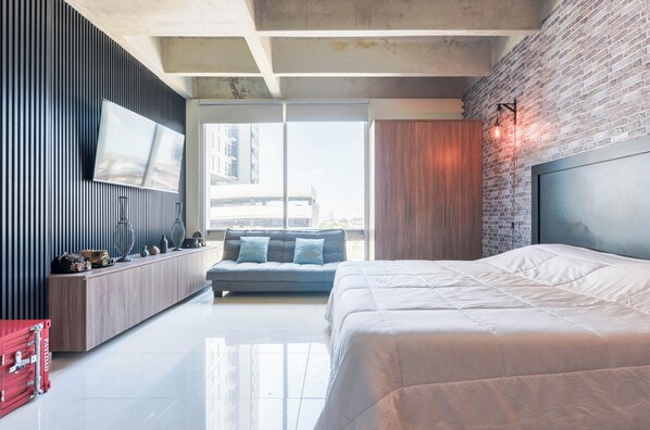 Studio, City View | Laptop workspace, blackout drapes, iron/ironing board, free WiFi - Vitant Santa Lucía (Monterrey)