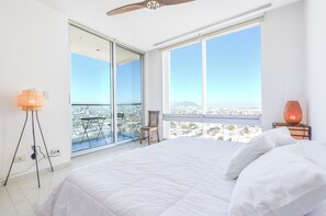 Comfort Suite, City View | Laptop workspace, blackout drapes, iron/ironing board, free WiFi - Vitant Santa Lucía (Monterrey)