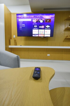 Studio, City View | Television - Vitant Santa Lucía (Monterrey)