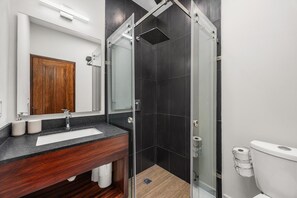 مناشف، صابون، ورق حمّام