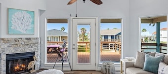 Jamaica Beach Canalfront Hot Tub + Fire Pit
