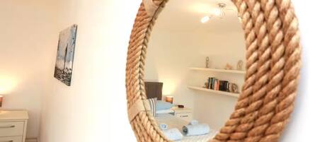 2 quartos, ferros/tábuas de passar roupa, Wi-Fi, roupa de cama