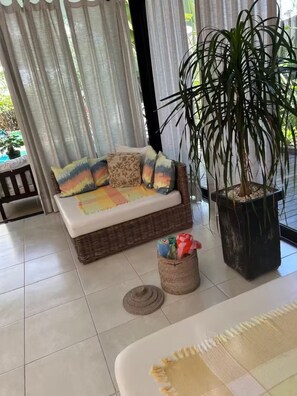 Interior - Experience Maresias to the fullest: with your feet in the sand, comfort, and exclusivity. (São Sebastião)