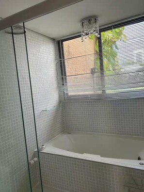 Toallas y papel de baño 
