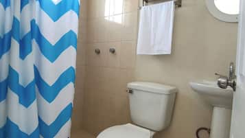 Classic Double Room | Bathroom | Rainfall showerhead, towels, soap, shampoo