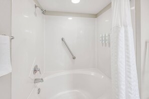 Shower, hair dryer, shampoo - 2BR Direct Oceanfront at Carolinian, Pools, Views! (Myrtle Beach)