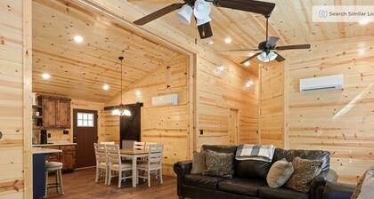 Private 12 Acre Retreat with fire pit + Sleeps 8