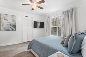 3 bedrooms, iron/ironing board, WiFi, bed sheets - Peaceful Retreat with Fenced Yard (Vancleave)