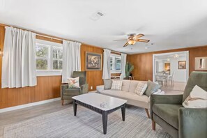Living area - Peaceful Retreat with Fenced Yard (Vancleave)
