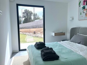 2 bedrooms, free WiFi, bed sheets, wheelchair access