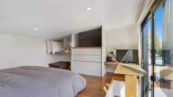 1 habitación, tabla de planchar con plancha, wifi y ropa de cama