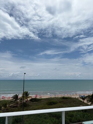 Departamento básico | Playa | En la playa y playa de arena blanca 