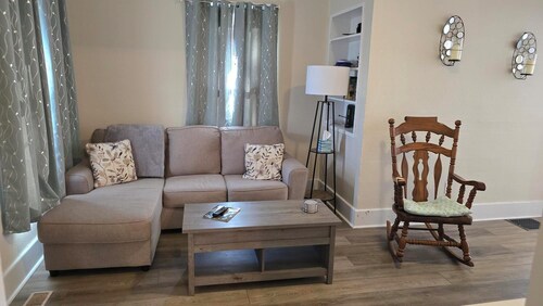 Shawnee Forest Retreat, Suite B, near Garden of the Gods!