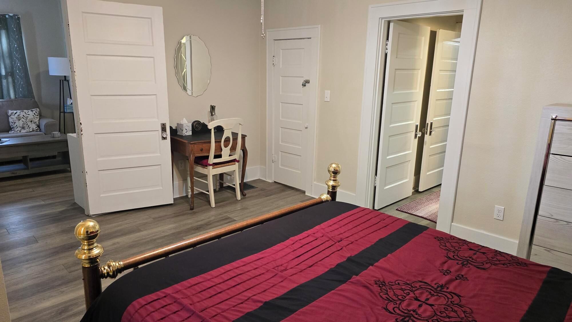 2 多间卧室、WiFi、床单