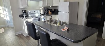 Shawnee Forest Retreat, Suite B, near Garden of the Gods!