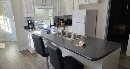 Shawnee Forest Retreat, Suite B, near Garden of the Gods!