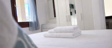 Iron/ironing board, free WiFi, bed sheets