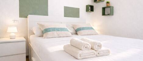 Silitysrauta/-lauta, ilmainen Wi-Fi, vuodevaatteet