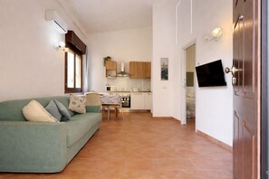 Living area - PALAU PORTO , BEACH & PARKING (Palau)