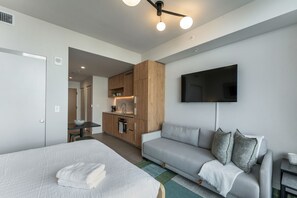 Unclassified image, 4 of 23, button - Crosby Miami WTC Studio Sunset #1215 (Miami)