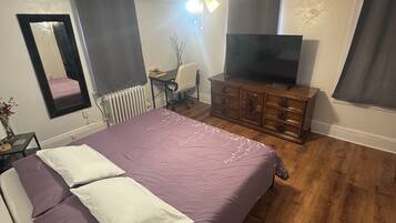 3 chambres, bureau, fer et planche à repasser, accès au Wi-Fi (inclus)