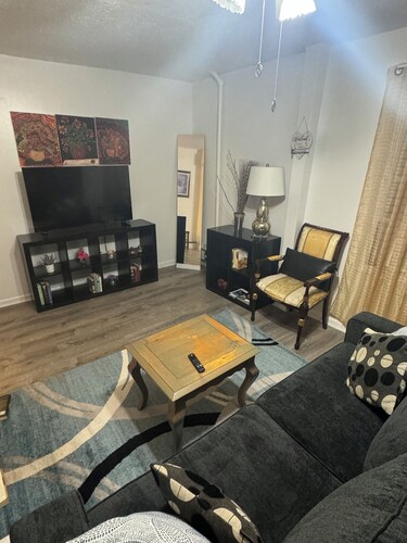 3BR 2FullBath Easy access JFK/LGA 5min to subway 1000mbsWifi parking