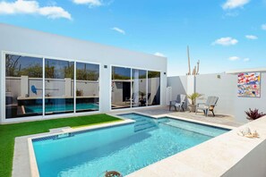 Pool - LUX Villa • Private Pool • Patio Lounge by Bocobay (Noord)