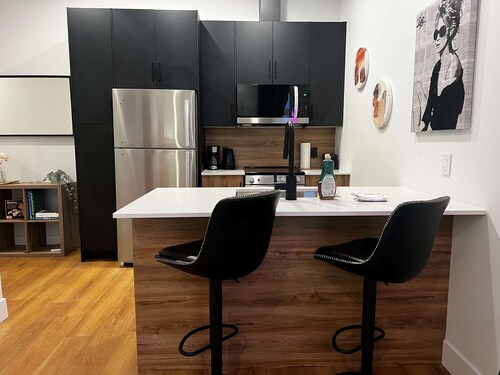 Downtown Glow,  Studio with AC