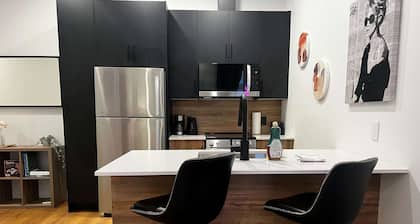 Downtown Glow, Studio with AC